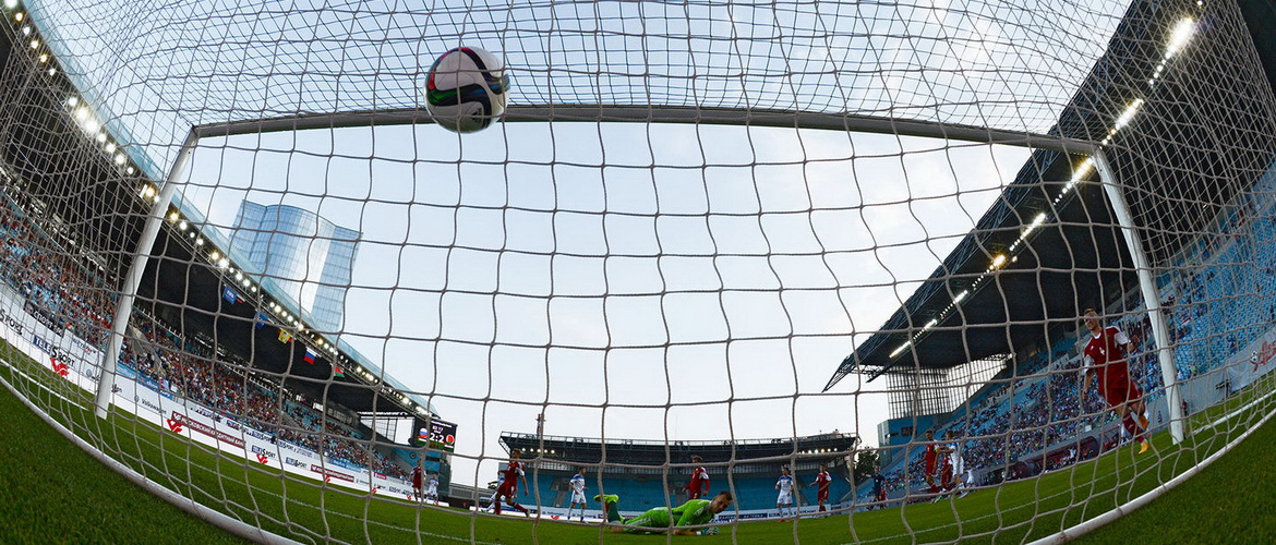 СБОРНАЯ СЫГРАЕТ В ХИМКАХ