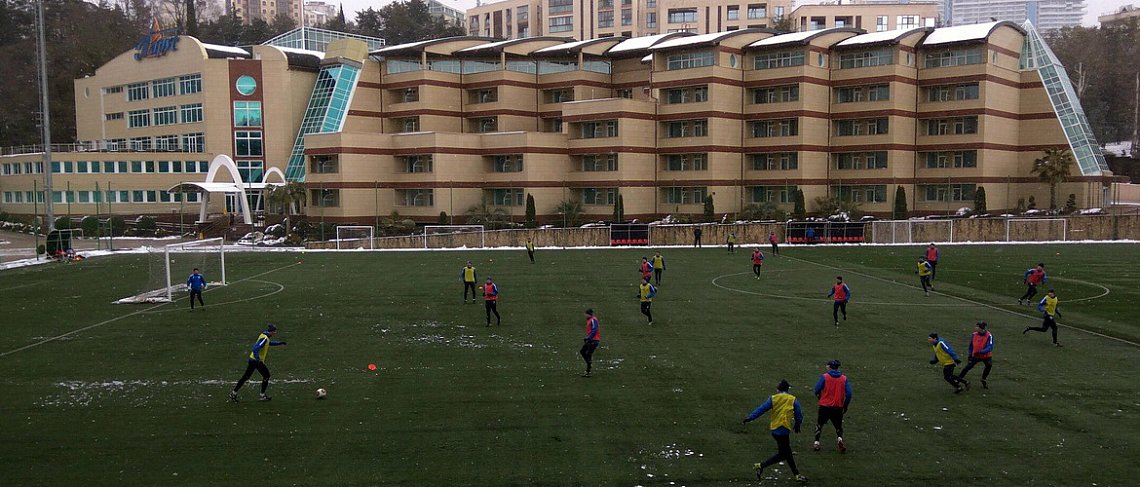 НА ПРОСМОТРЕ ПЯТЬ НОВИЧКОВ